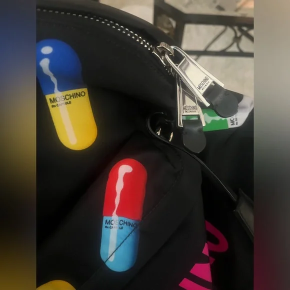Moschino pill backpack RARE - Picture 6 of 7